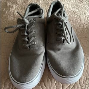 Men’s style canvas shoes